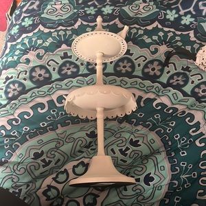 Jewelry tower with birds